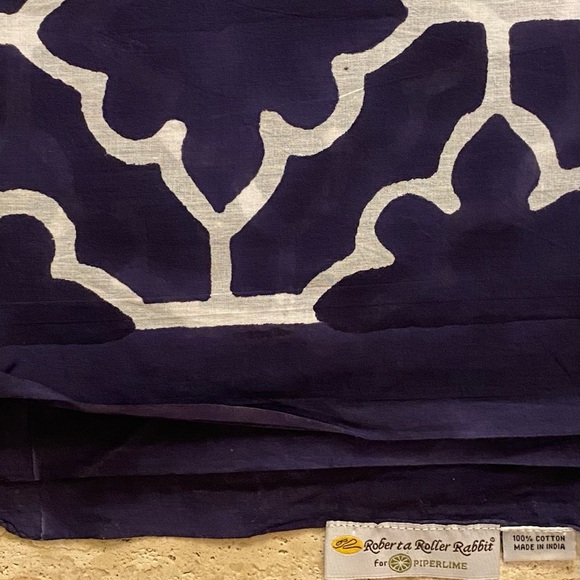 NWOT Roberta Roller Rabbit block print pareo / wrap / shawl. Navy blue & white - Picture 2 of 3